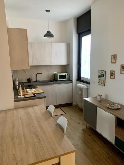 Appartamento Con Terrazzo Sui Tetti Milanesi Екстериор снимка